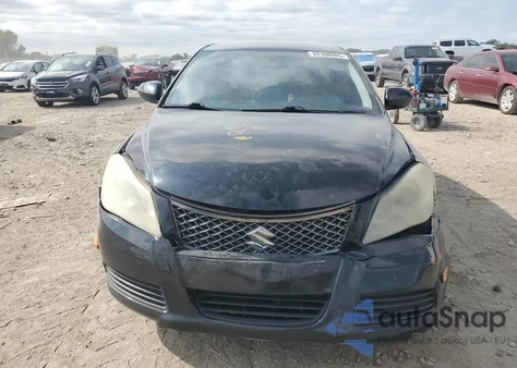 2013 Suzuki Kizashi Se z USA, uszkodzony, nr VIN JS2RE9A39D6100001